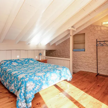 2 Bedroom Awesome In Holiday home *